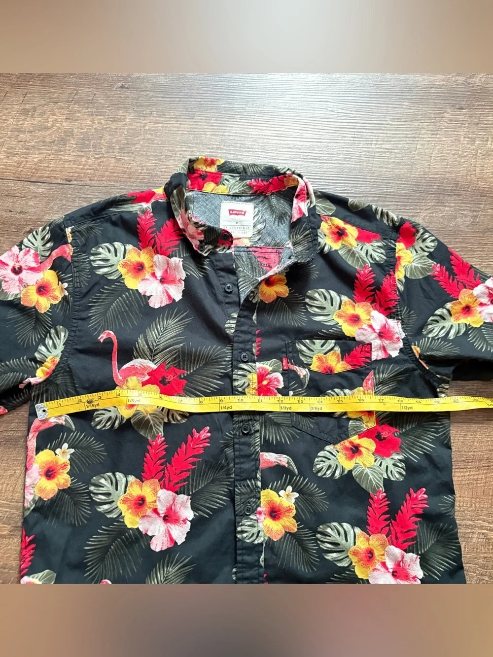 Levi’s tropical Hawaiian button down shirt flamingos cotton resort vacation sz M